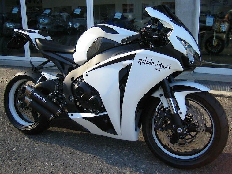 Honda CBR1000RR 2008 White Racer Edition