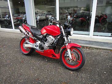 Honda CB900F Red Hornet